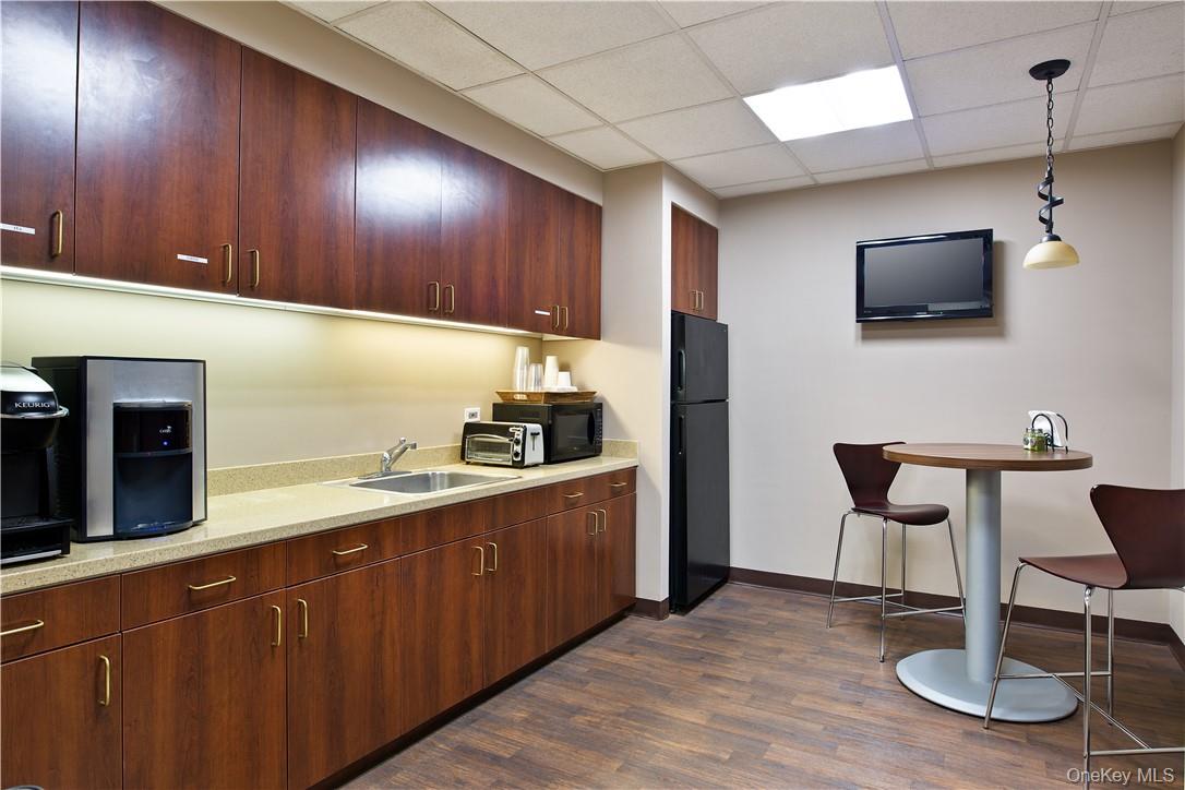 2 Overhill Road, Unit 400 photo 8