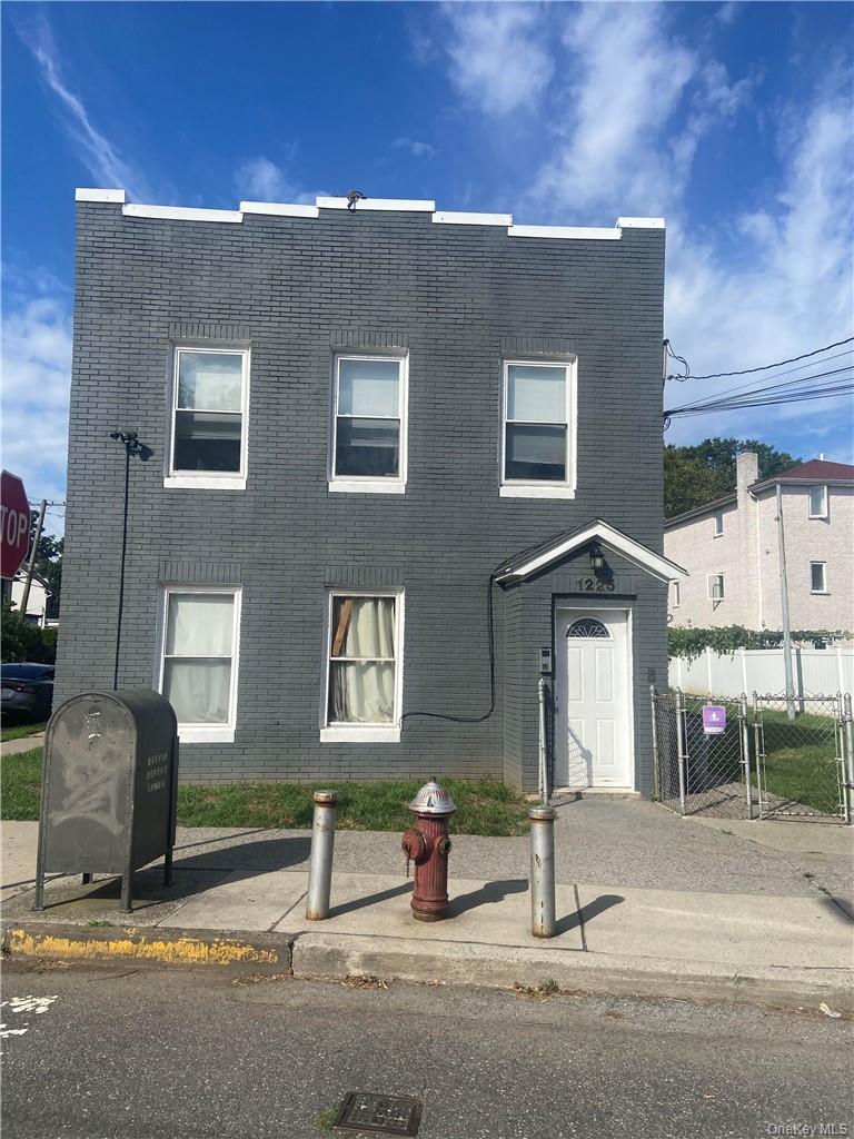 1225 Hollywood – For Sale