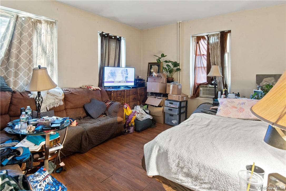 1225 Hollywood – For Sale photo 17