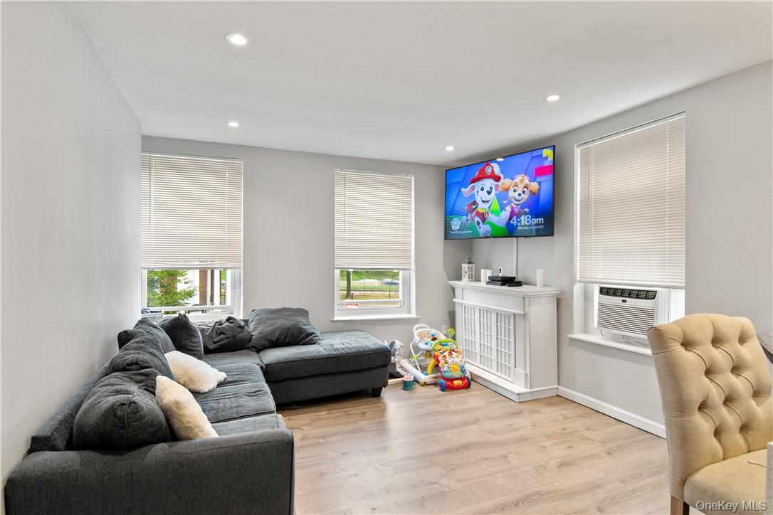 1225 Hollywood – For Sale photo 6