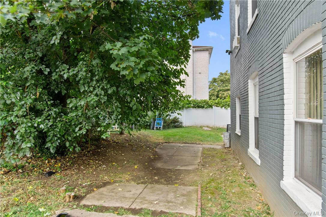 1225 Hollywood – For Sale photo 3