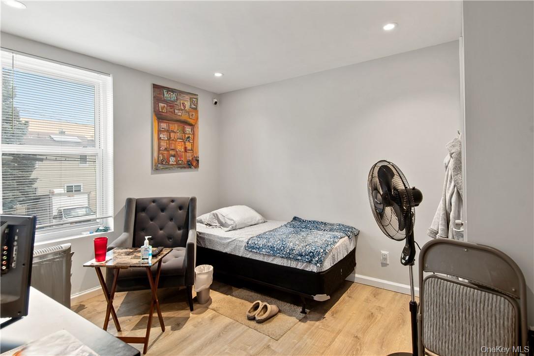 1225 Hollywood – For Sale photo 15