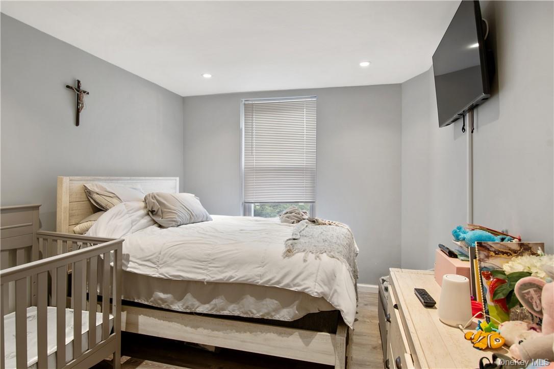 1225 Hollywood – For Sale photo 10