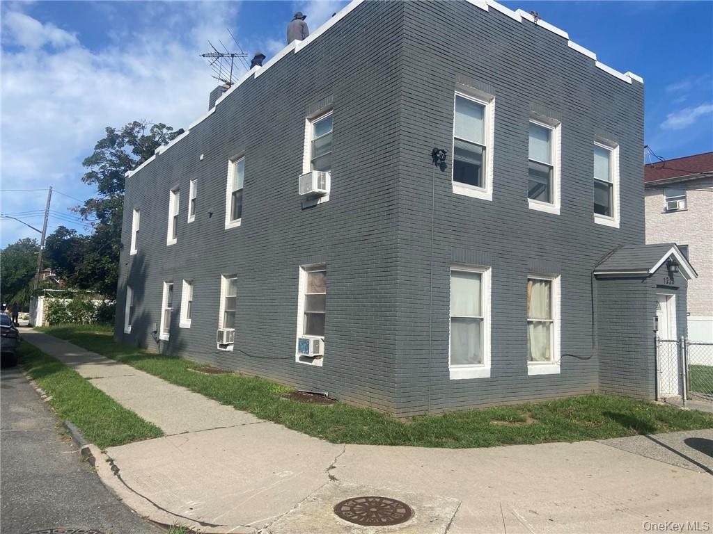 1225 Hollywood – For Sale photo 2