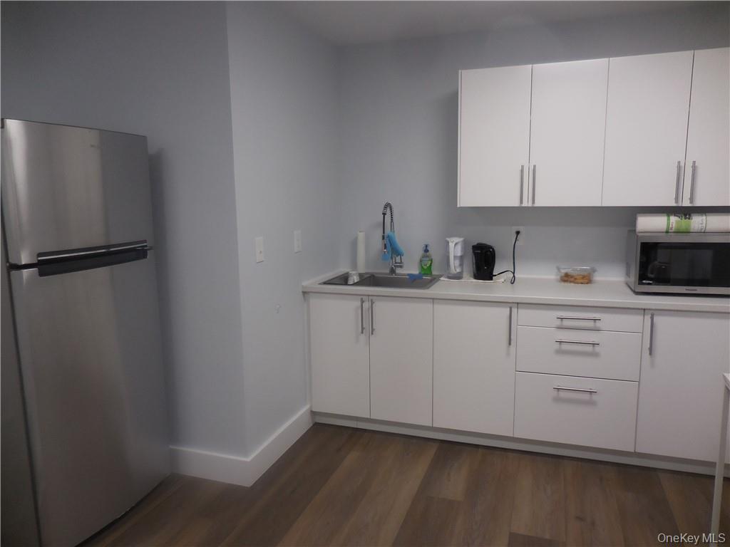 456 Gidney Avenue, Unit Single Roo photo 8
