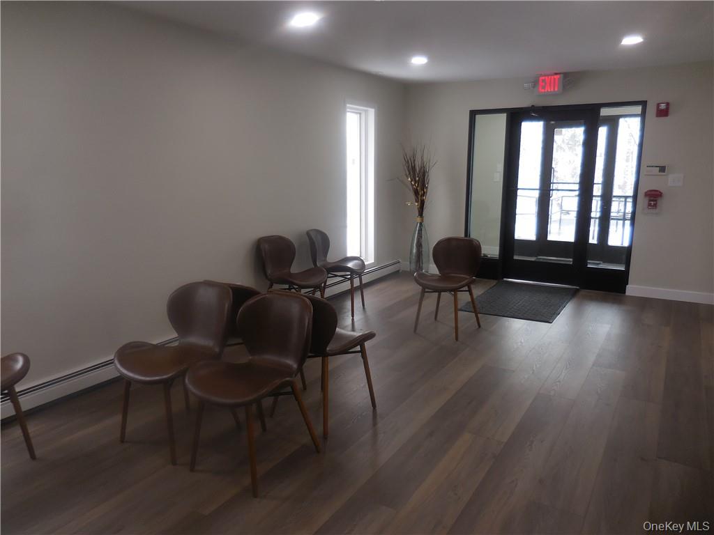 456 Gidney Avenue, Unit Single Roo photo 4