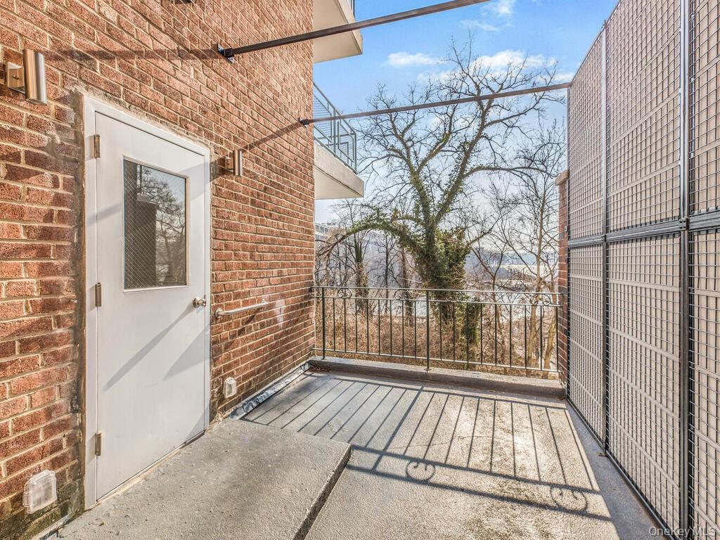 2465 Palisade Avenue, Unit 1A photo 7