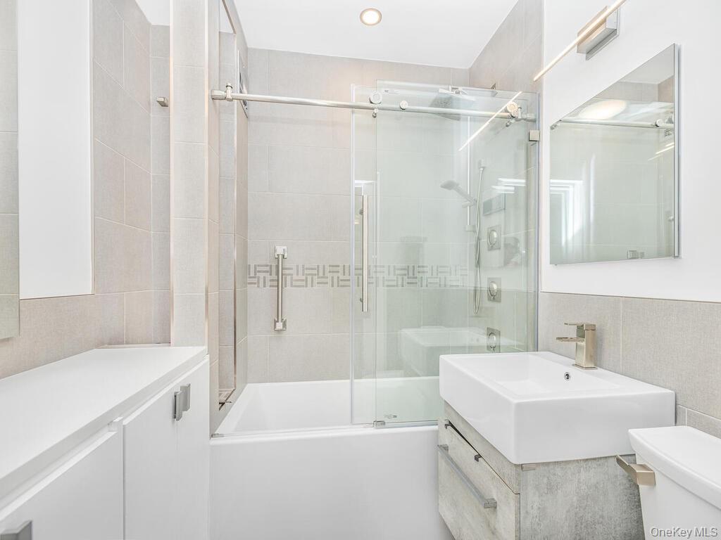 2465 Palisade Avenue, Unit 1A photo 3