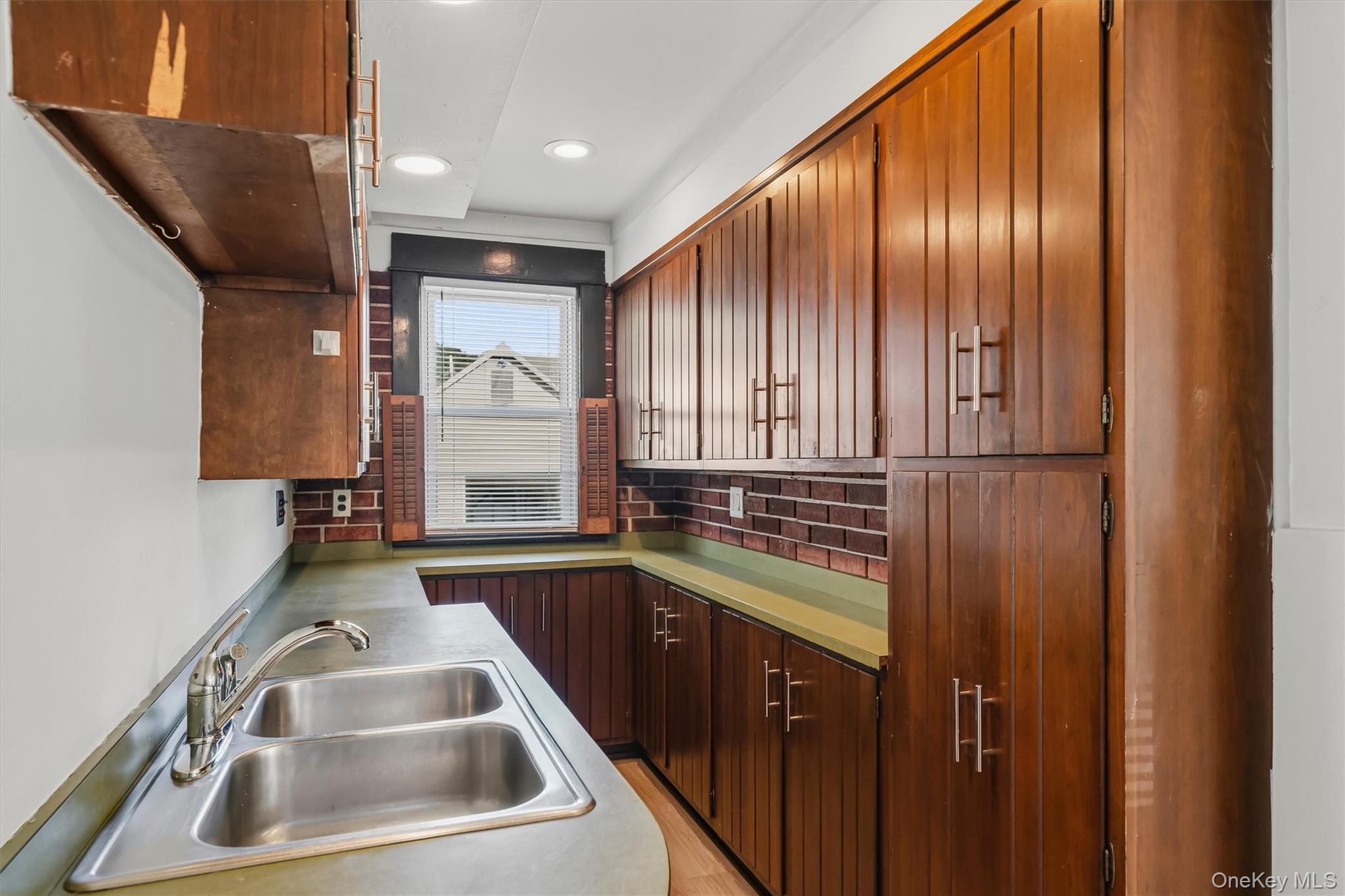32 Kingston Avenue – For Sale photo 19