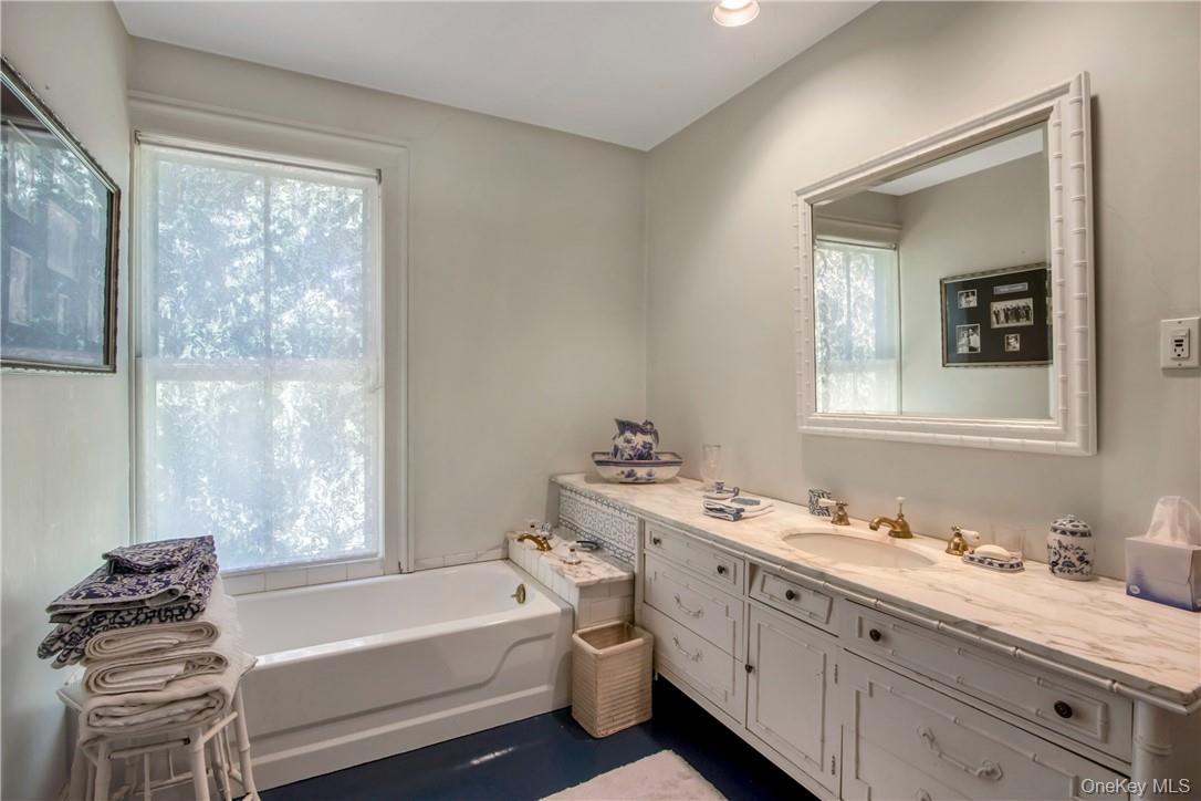 4 Deer Run – For Sale photo 22
