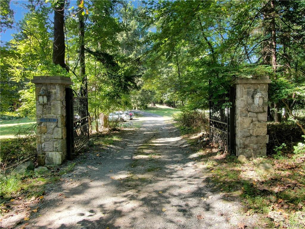 4 Deer Run – For Sale photo 2