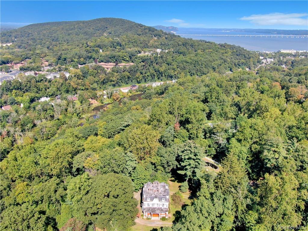 4 Deer Run – For Sale photo 32