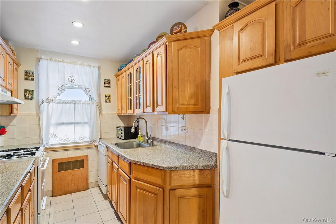 525 W 236 Street, Unit 5B photo 5