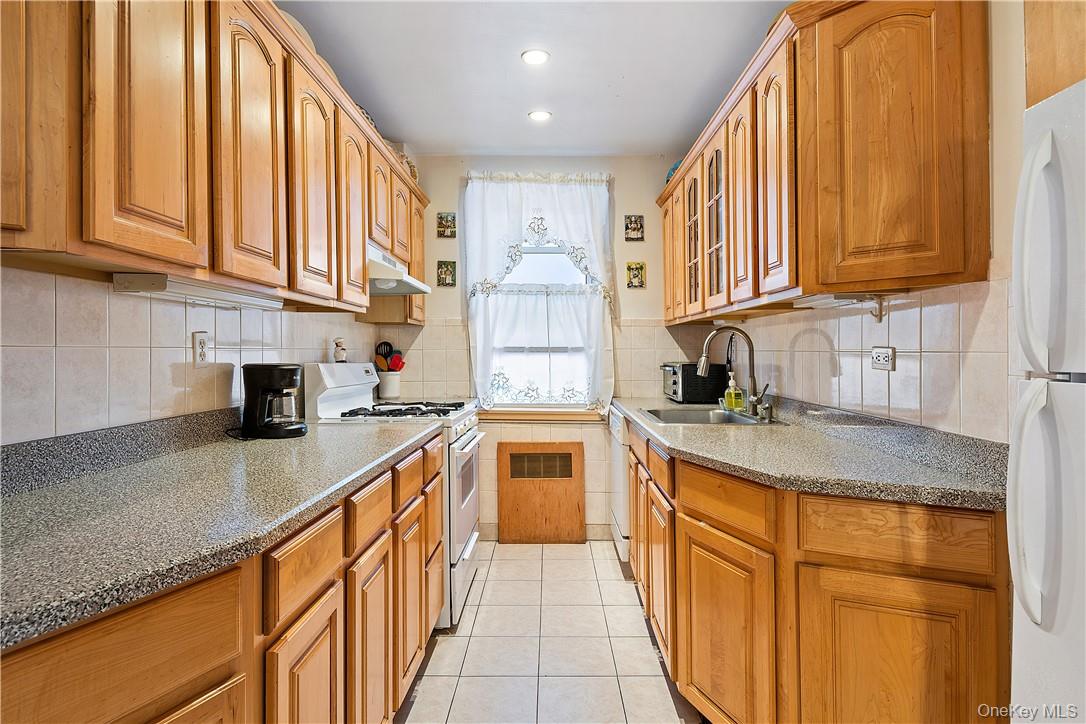 525 W 236 Street, Unit 5B photo 4