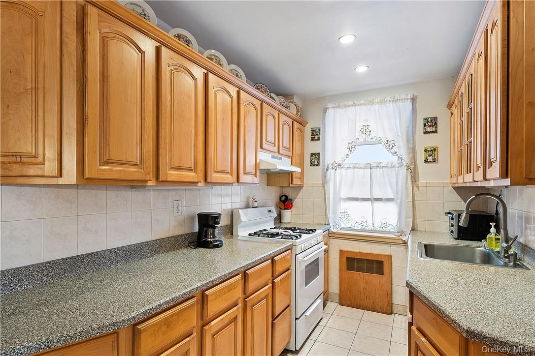 525 W 236 Street, Unit 5B photo 3