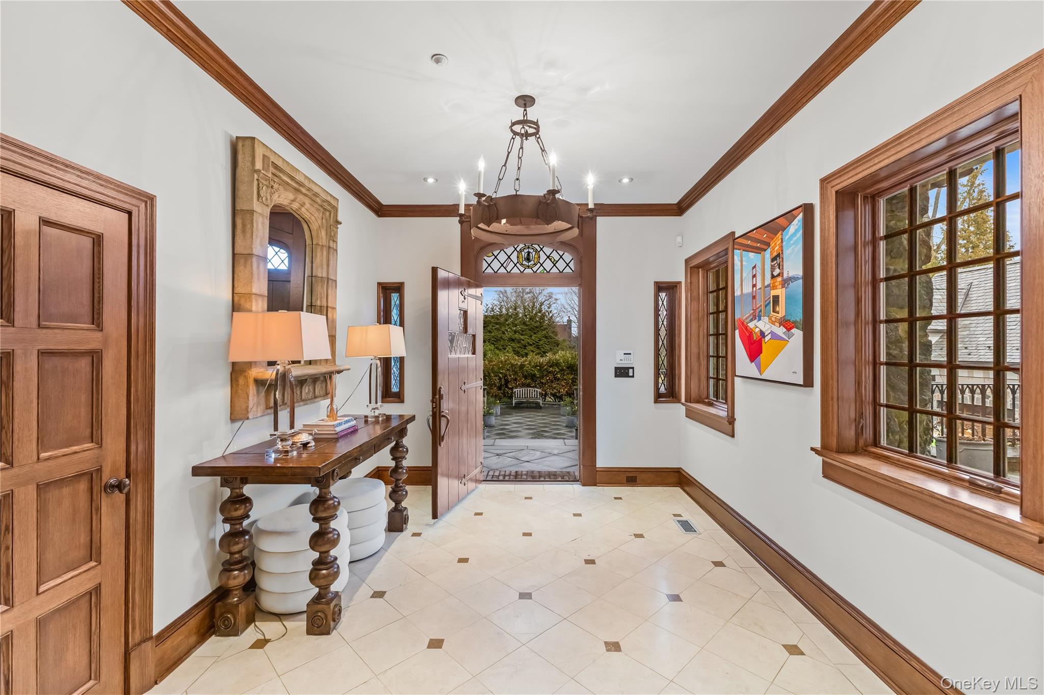 19 Park Drive S – For Sale
