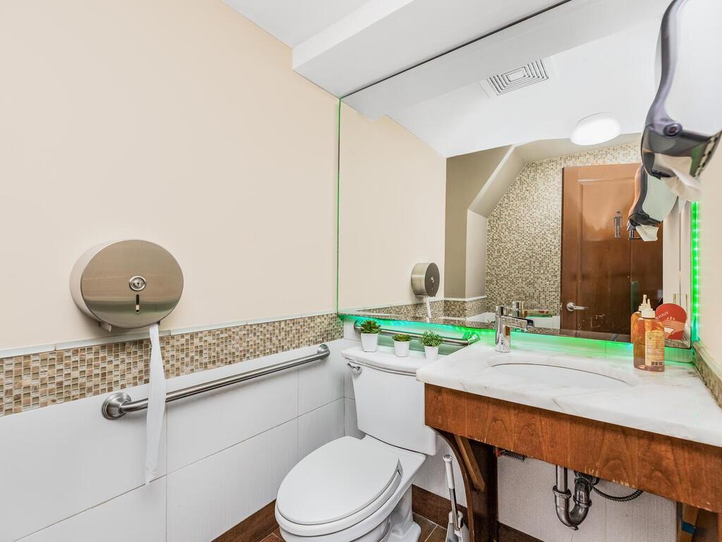 113 E 39 Street – For Sale photo 11