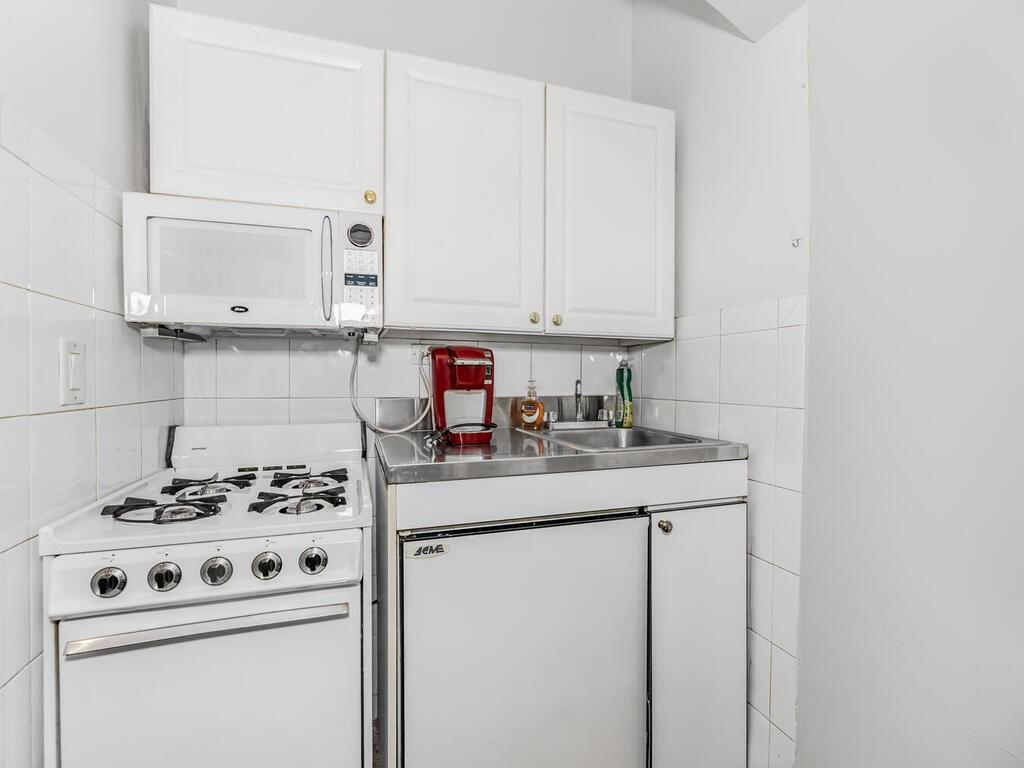 113 E 39 Street – For Sale photo 20