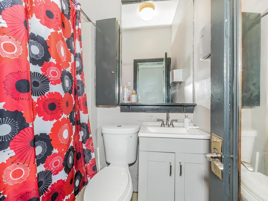 113 E 39 Street – For Sale photo 32