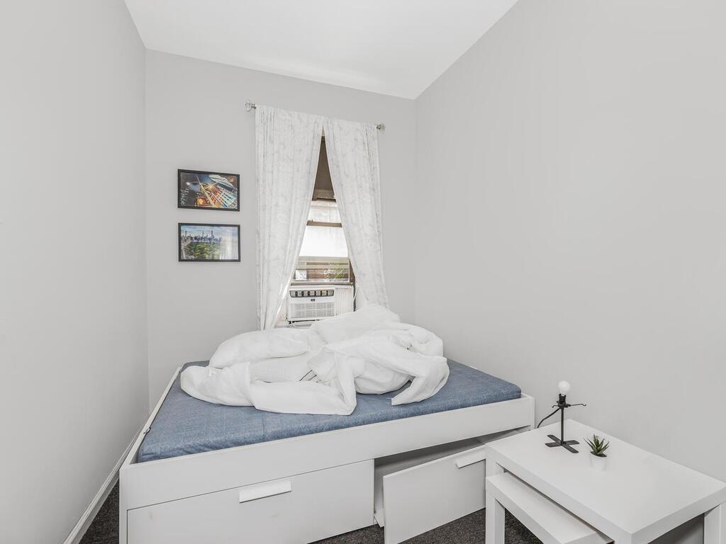113 E 39 Street – For Sale photo 9
