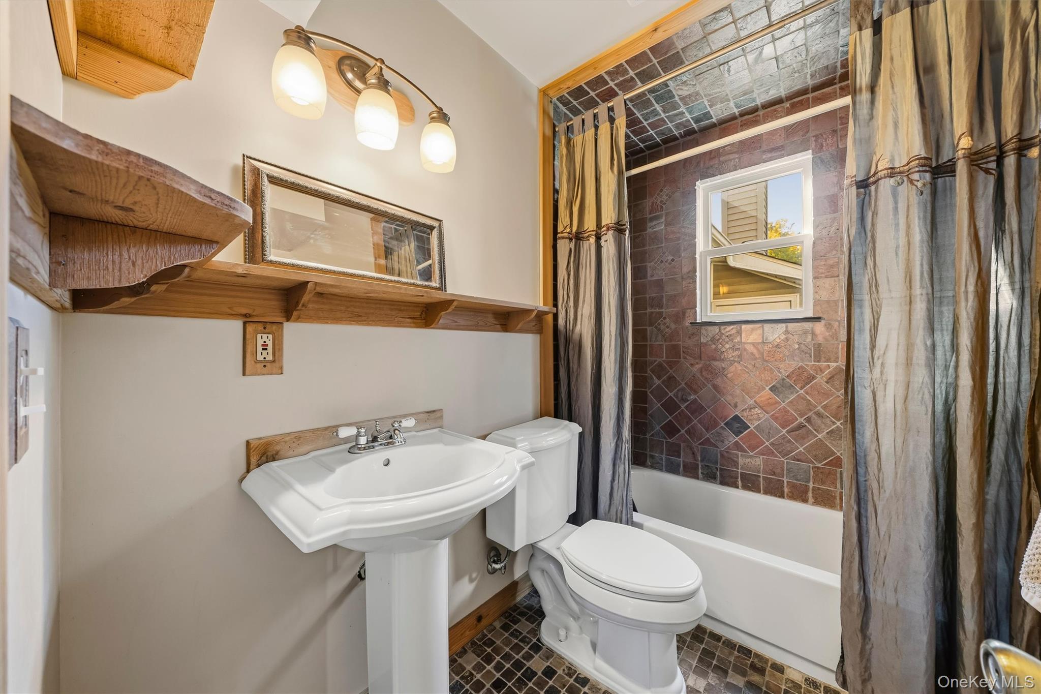 9 Broad Street – For Sale photo 14