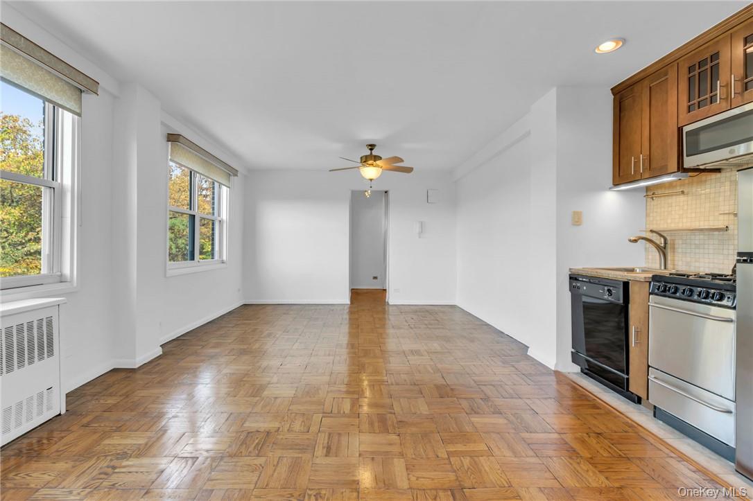 3935 Blackstone Avenue, Unit 5K photo 6