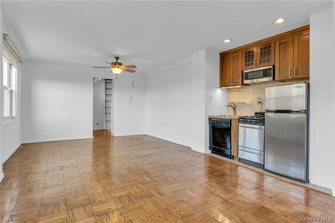 3935 Blackstone Avenue, Unit 5K photo 8