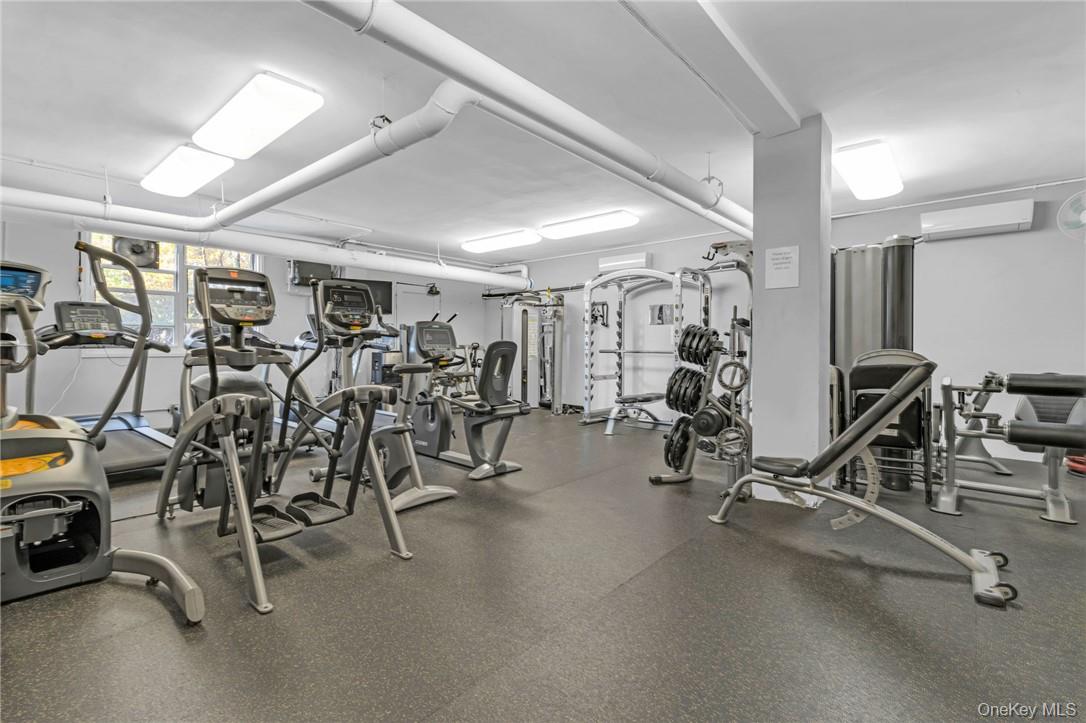 3935 Blackstone Avenue, Unit 5K photo 16