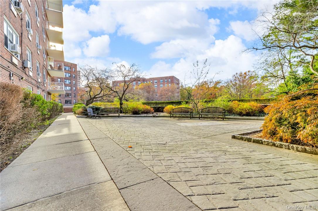 3935 Blackstone Avenue, Unit 5K photo 18
