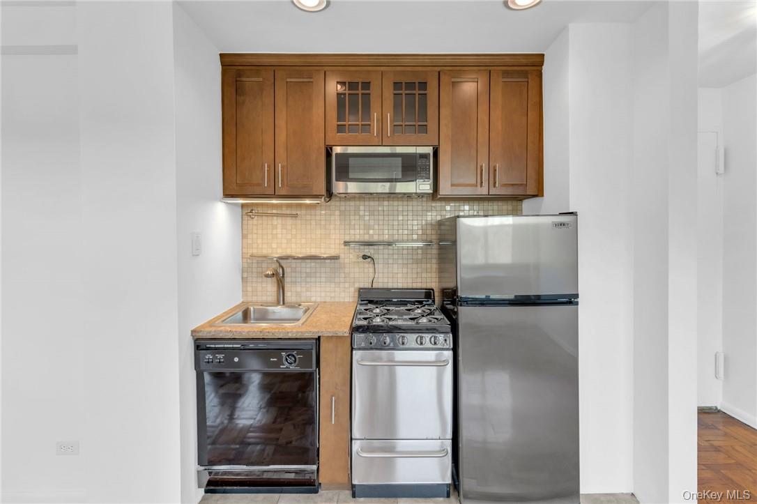 3935 Blackstone Avenue, Unit 5K photo 10