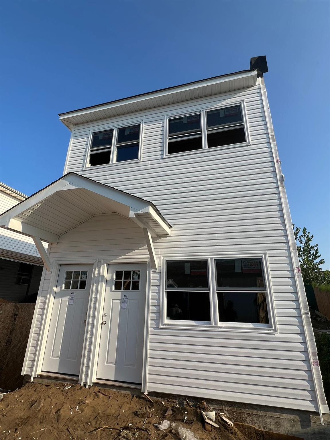 1474 Blake Avenue – For Sale