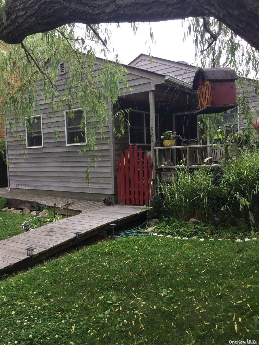 821 Evergreen – For Rent