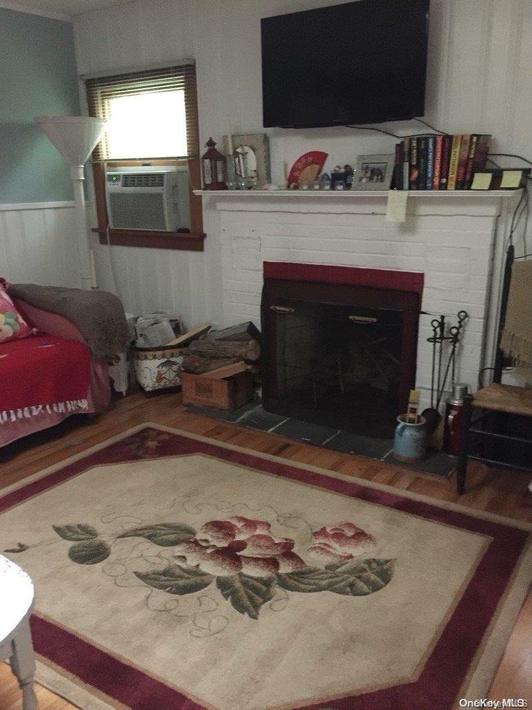 821 Evergreen – For Rent photo 2