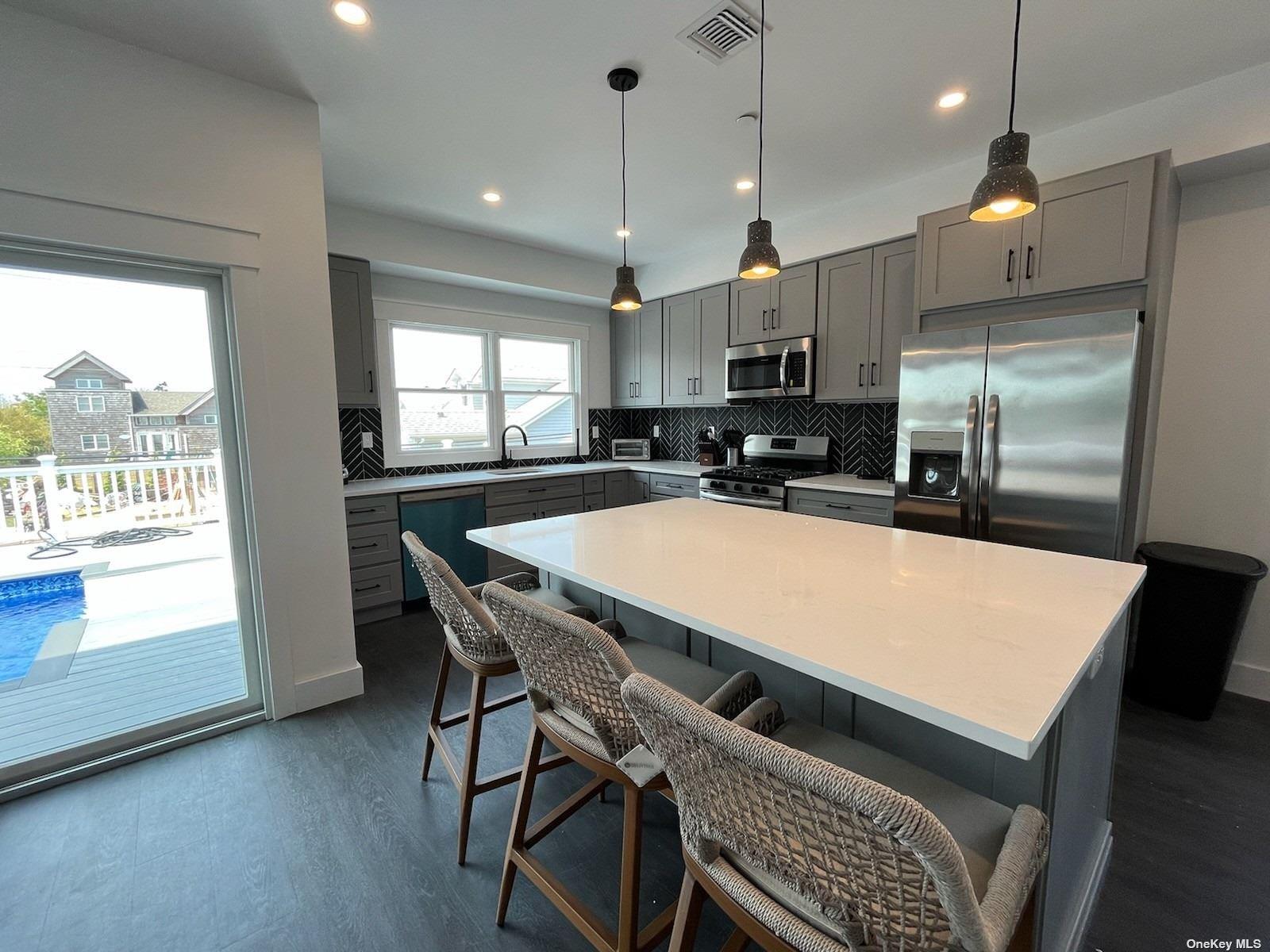 334 Denhoff – For Rent photo 3