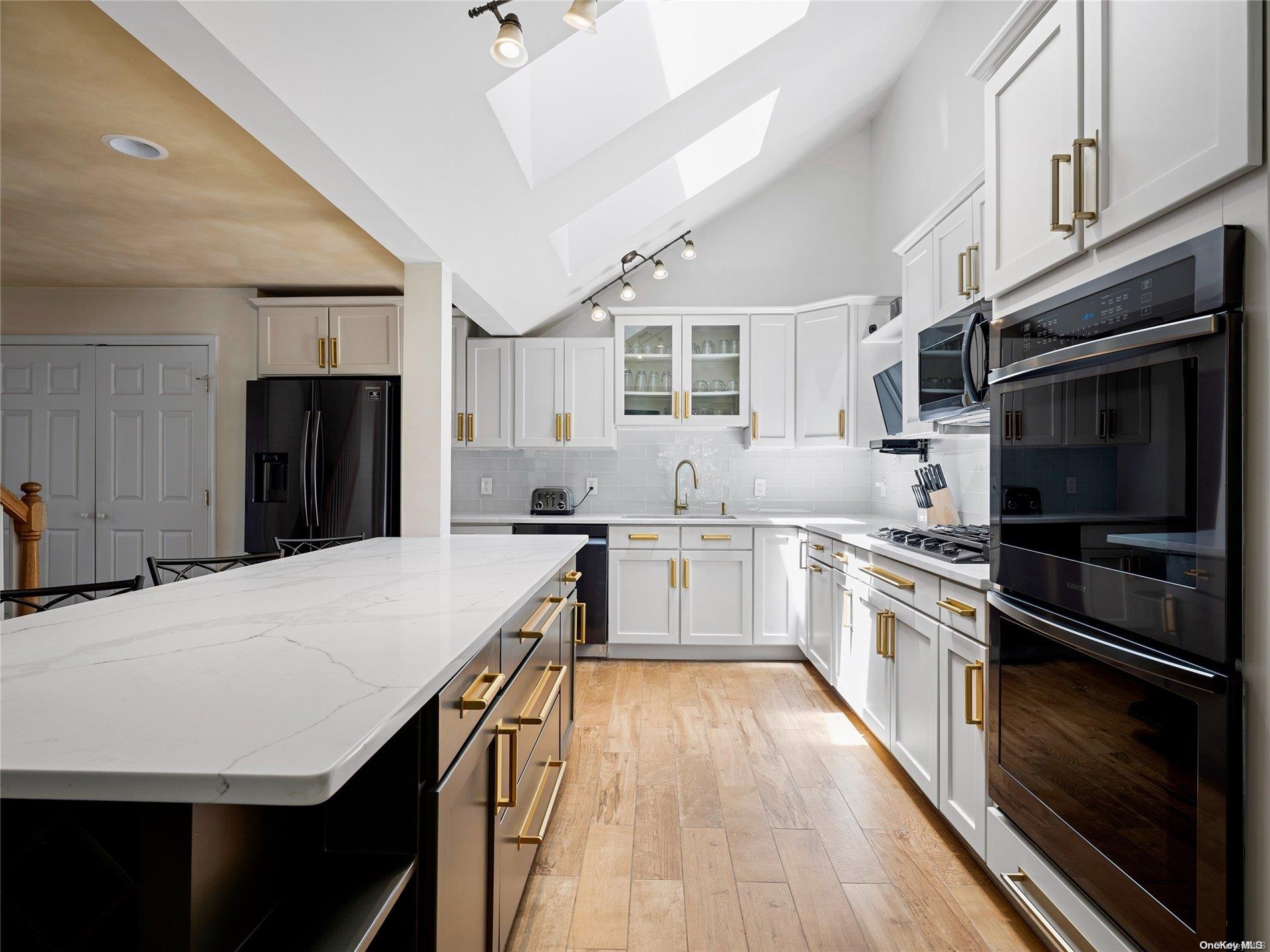 4 White Lane – For Rent photo 3