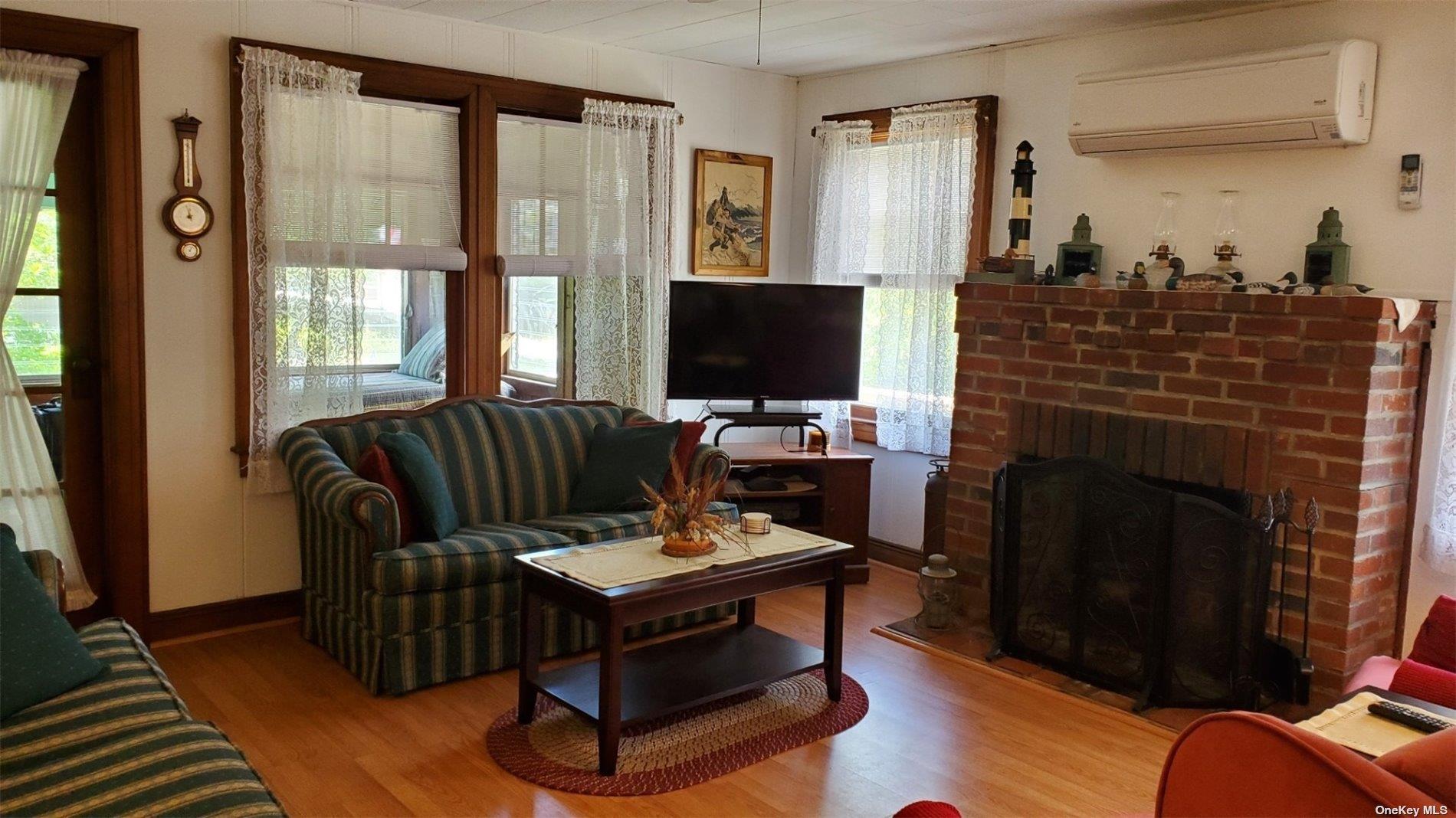 250 Cottage Walk – For Rent photo 2