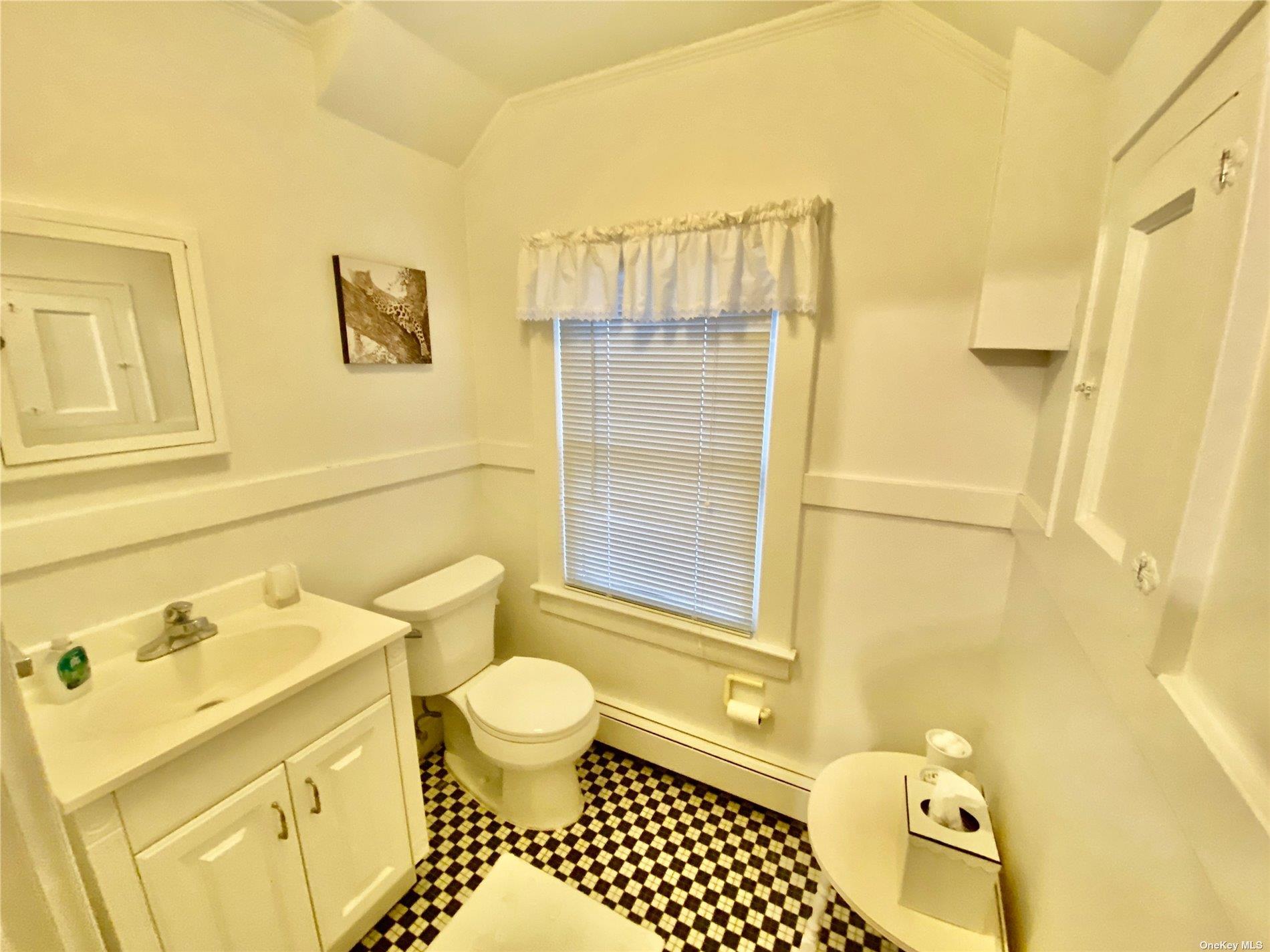 111 Inwood – For Rent photo 10