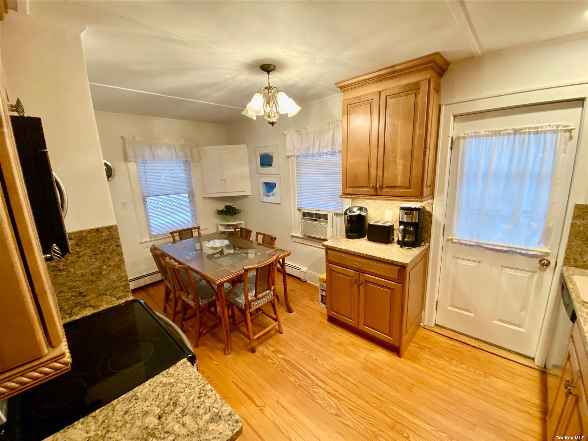 111 Inwood – For Rent photo 3