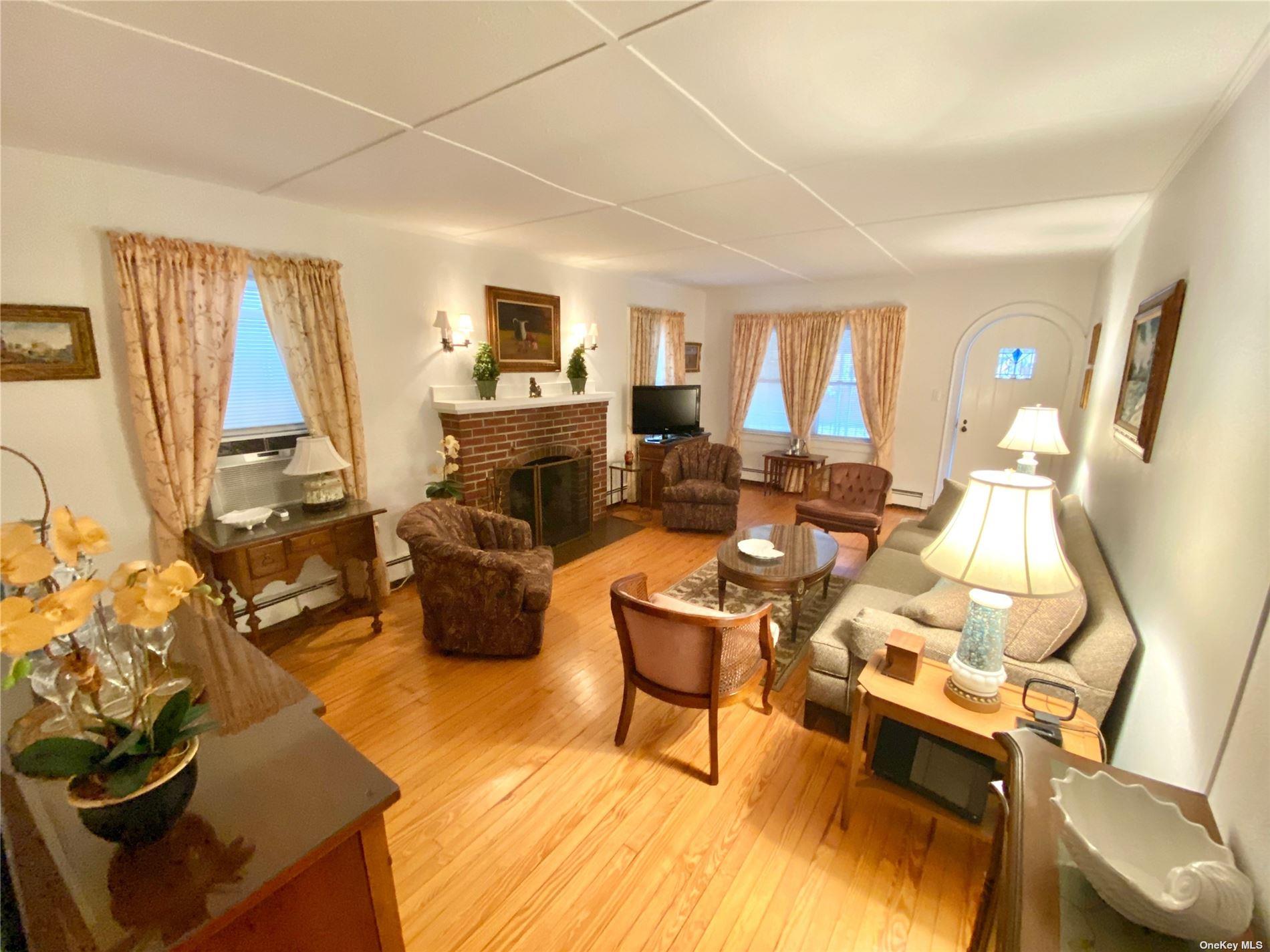 111 Inwood – For Rent photo 2