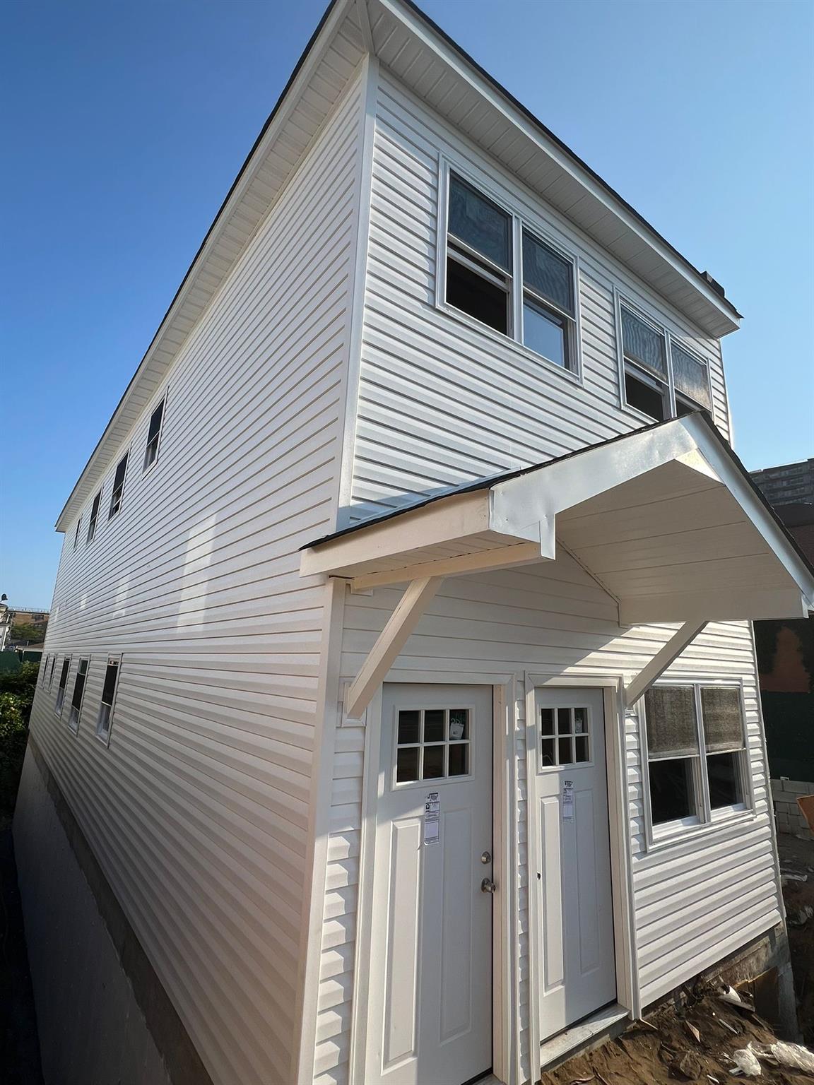 1472 Blake Avenue – For Sale photo 2