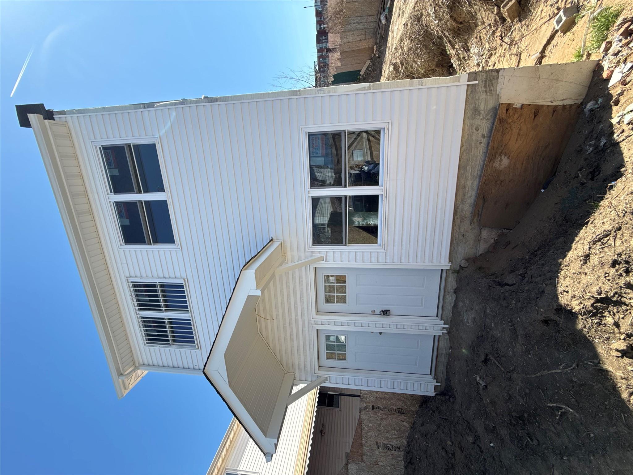 1472 Blake Avenue – For Sale photo 3