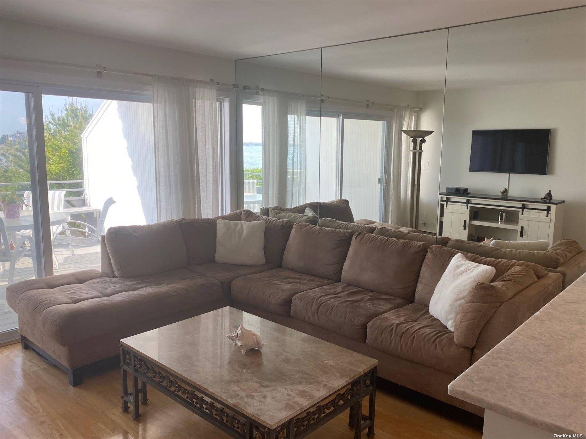 274 Dune Road, Unit 6 photo 3