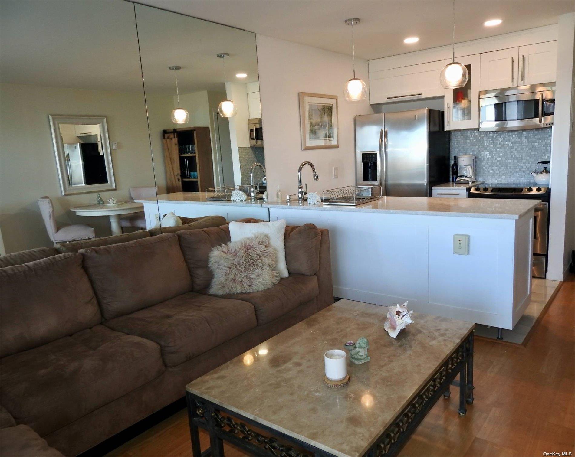 274 Dune Road, Unit 6 photo 4