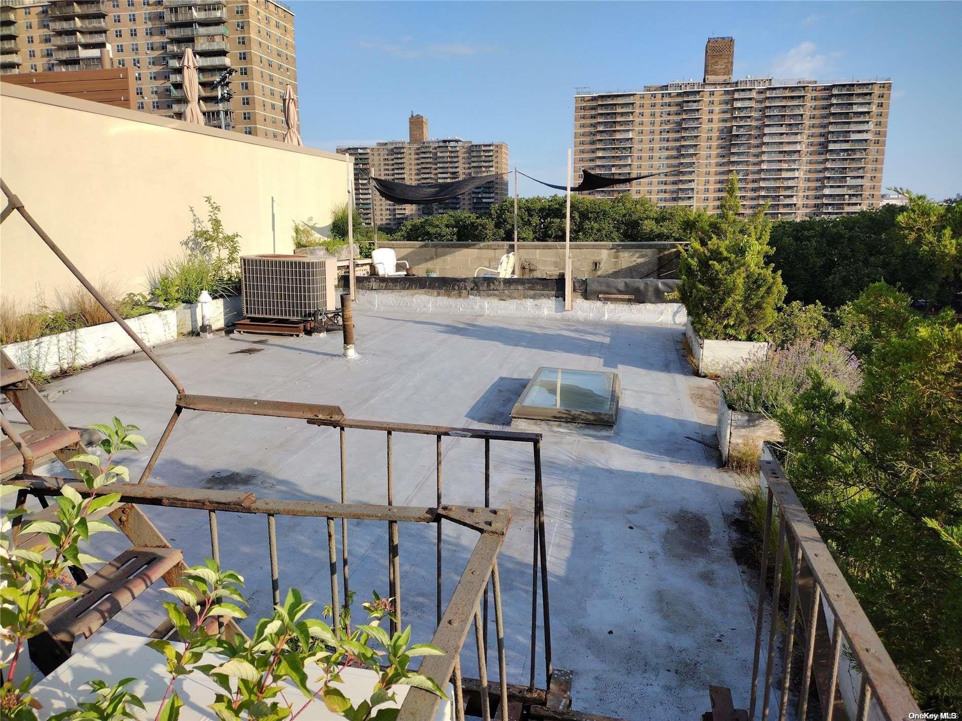 71 Montrose Avenue – For Sale photo 31