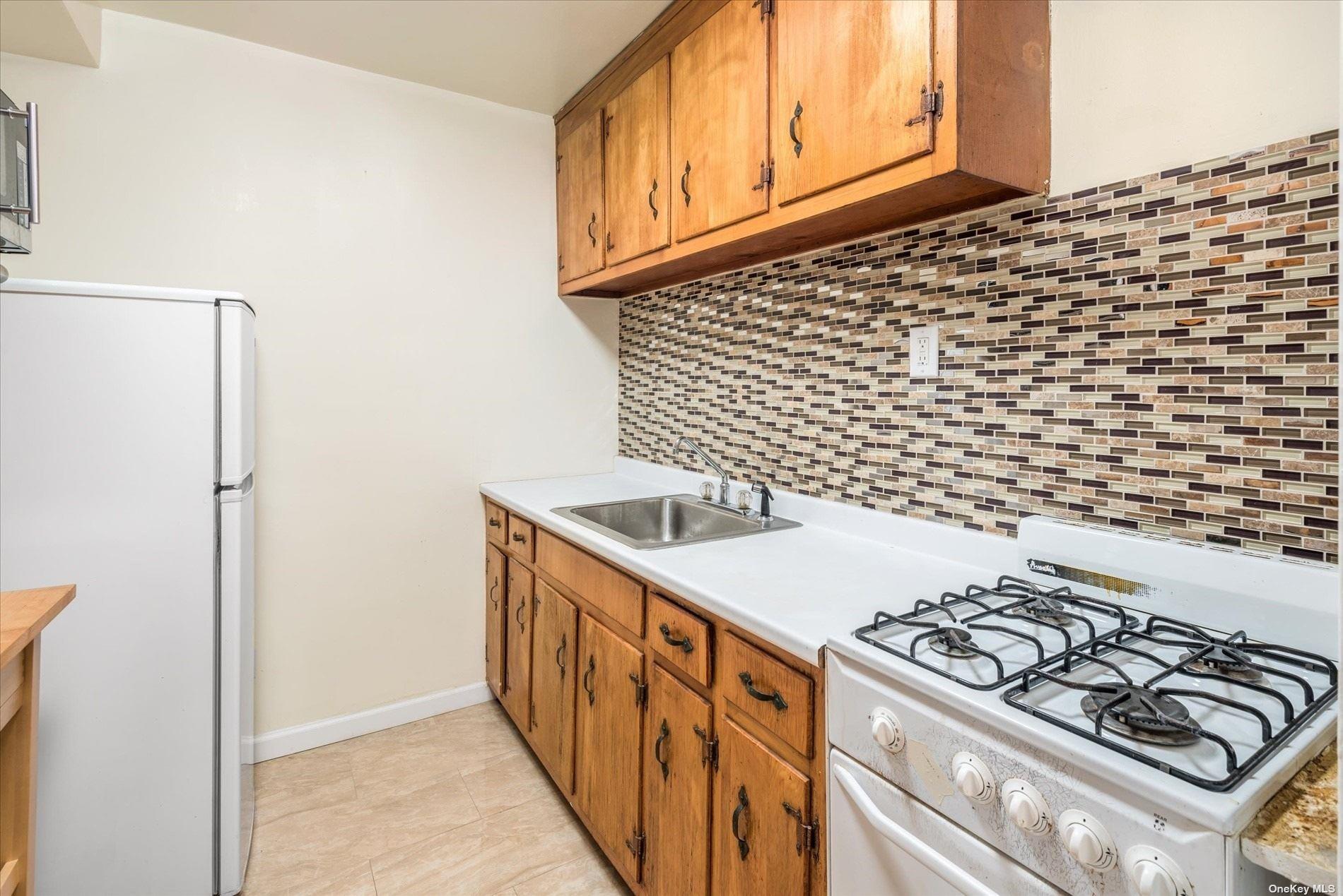 65-15 38th Avenue, Unit 5R photo 8