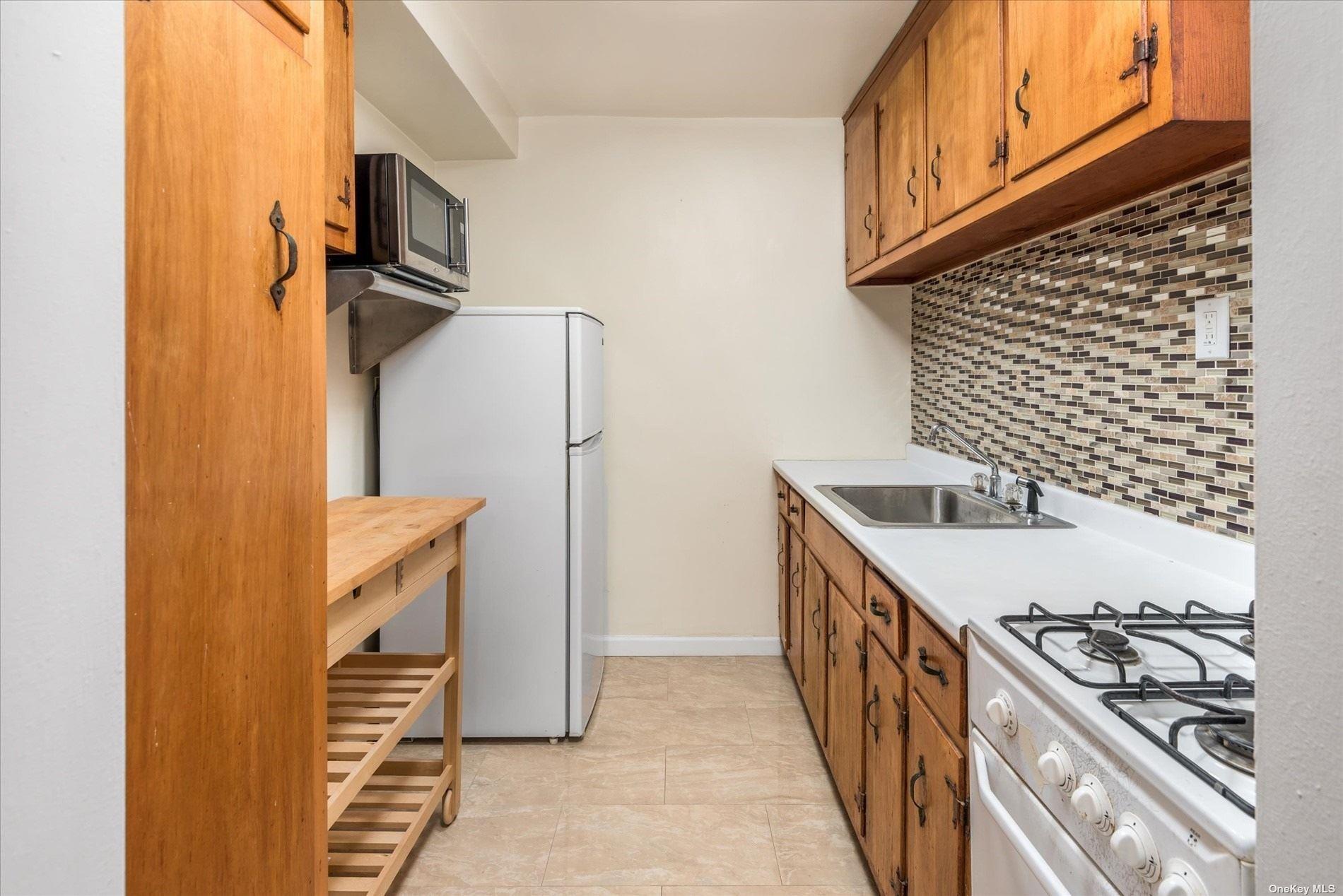 65-15 38th Avenue, Unit 5R photo 7