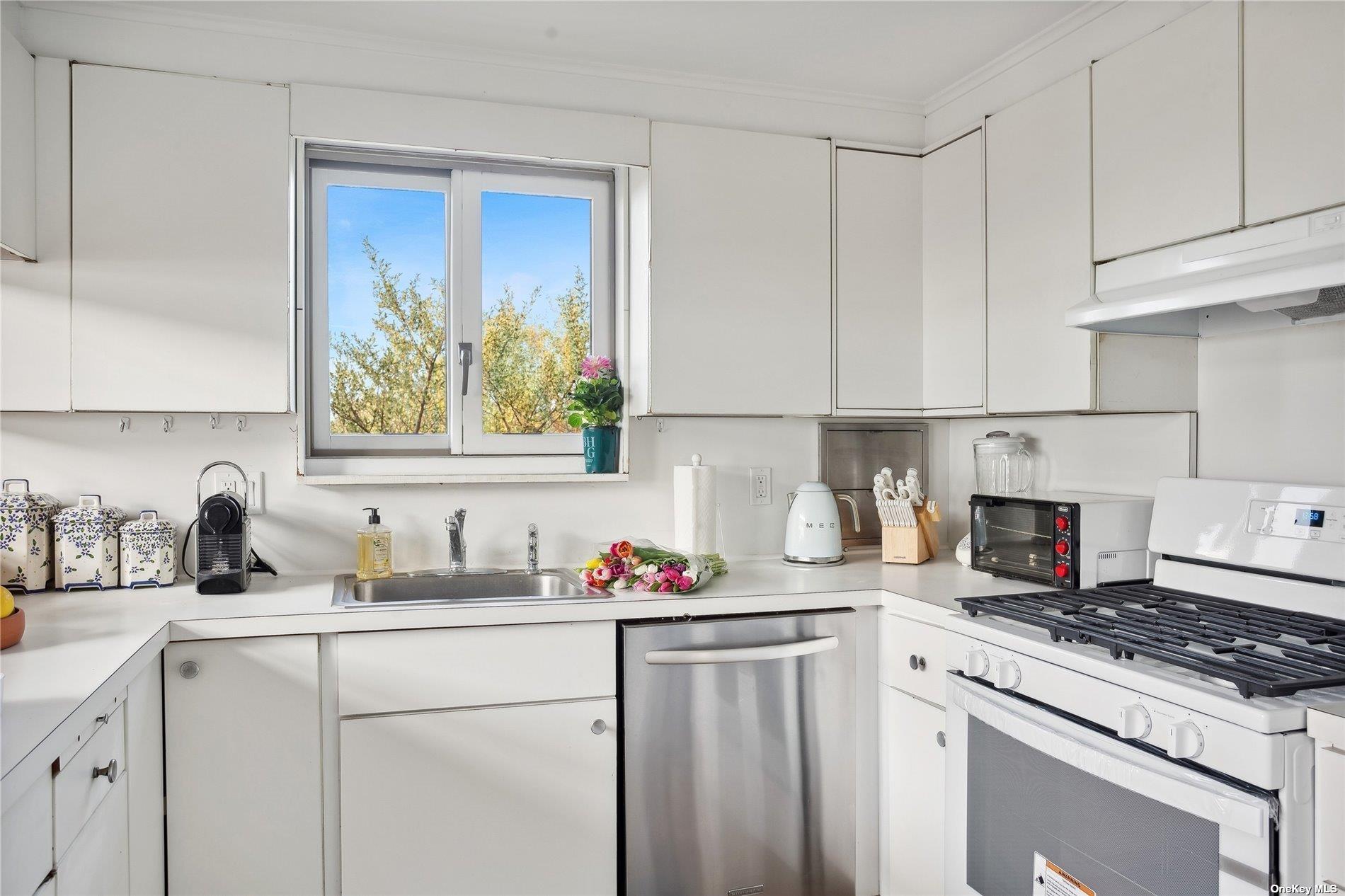 298 Dune Road – For Rent photo 14
