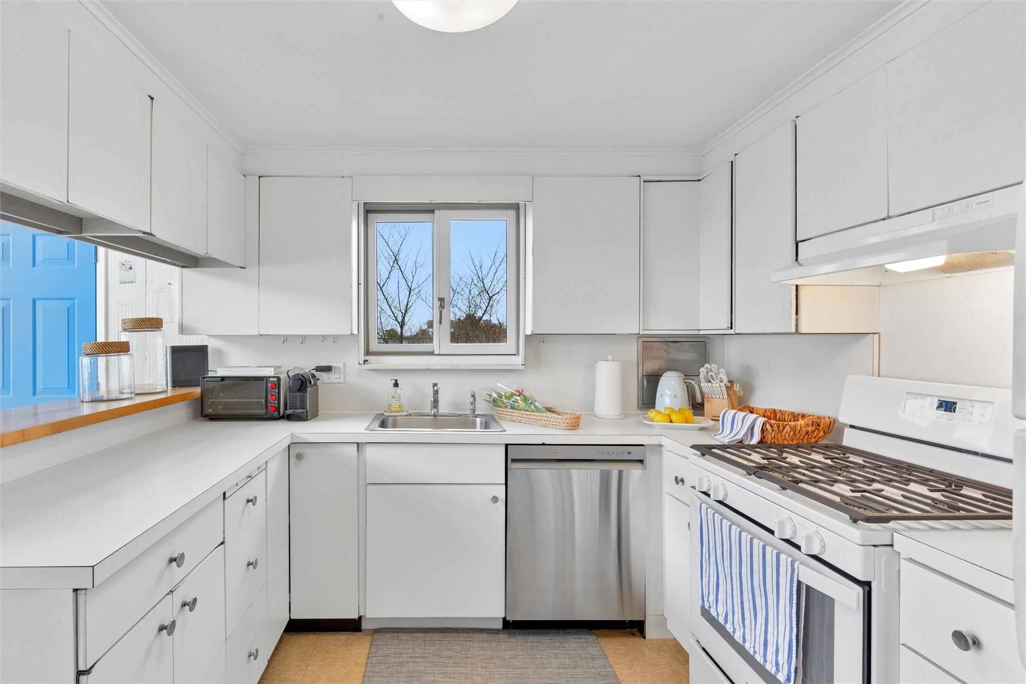 298 Dune Road – For Rent photo 12