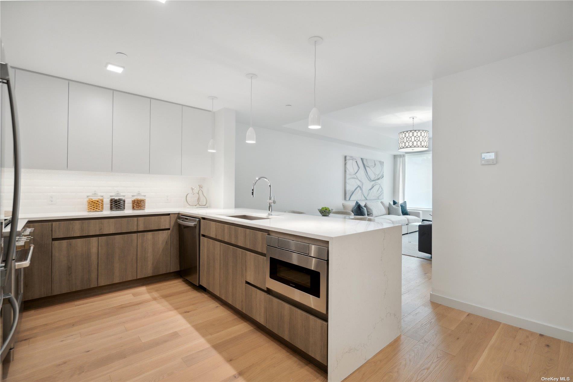 218 Middle Neck Road, Unit 111 photo 14