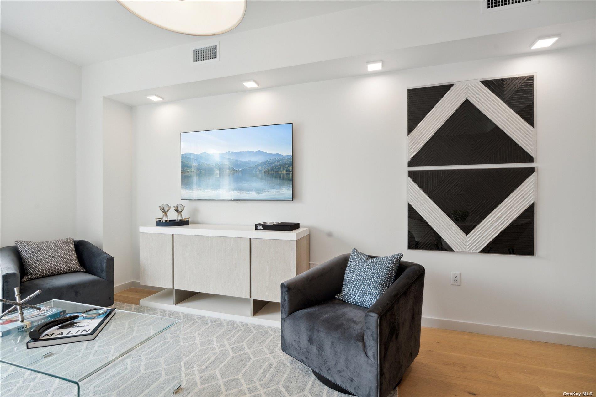 218 Middle Neck Road, Unit 111 photo 10